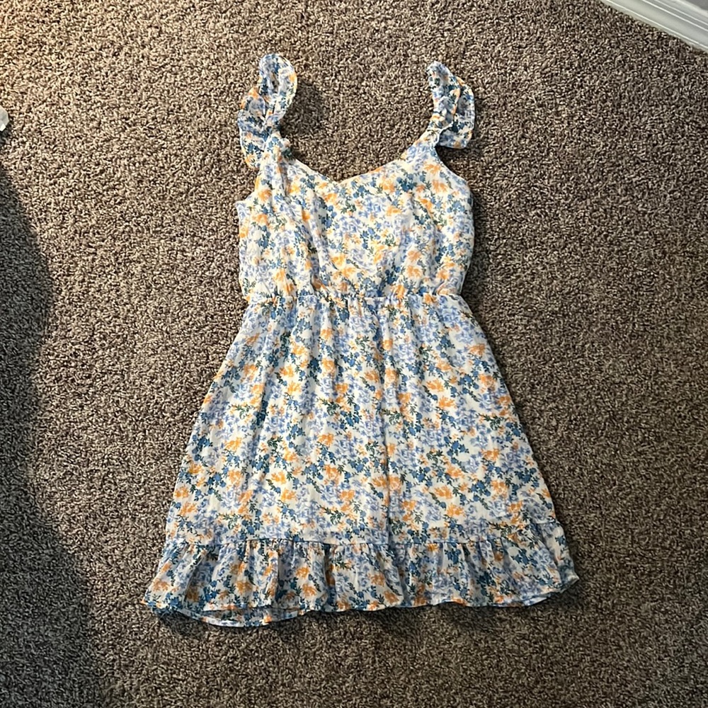 Super cute summer dress (Size M) from Sienna Sky